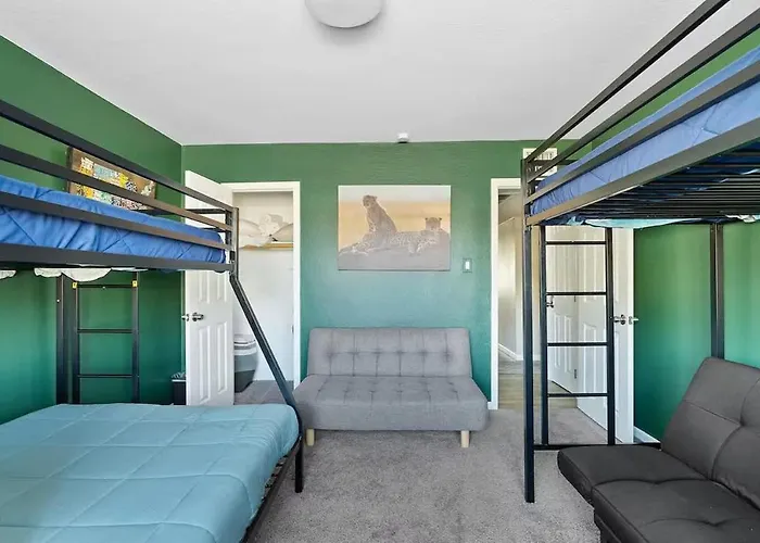 Pool With Patio Lounge & Mini Putti Near Airport Phoenix