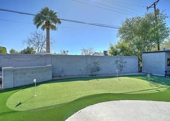 Pool With Patio Lounge & Mini Putti Near Airport Phoenix
